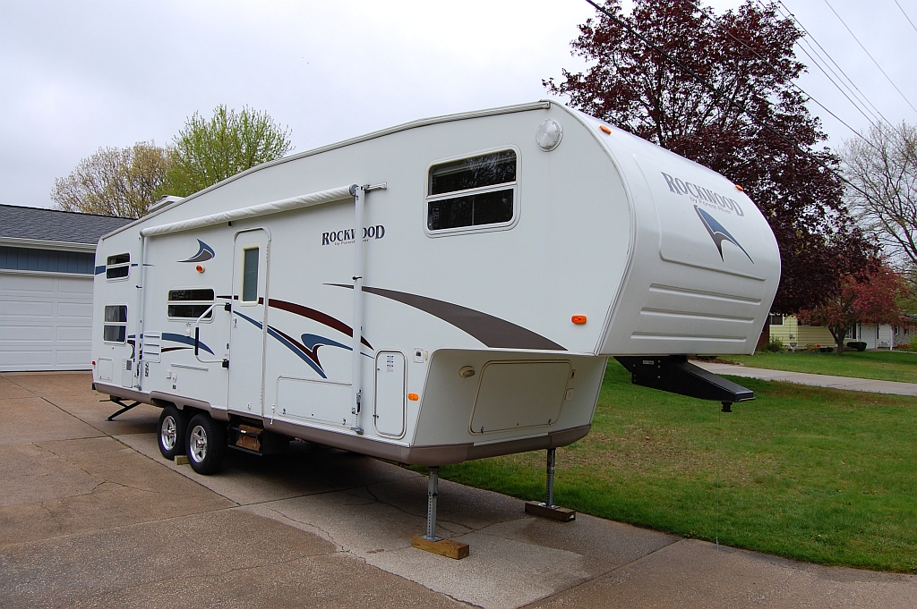 Fifth Wheel Caravan